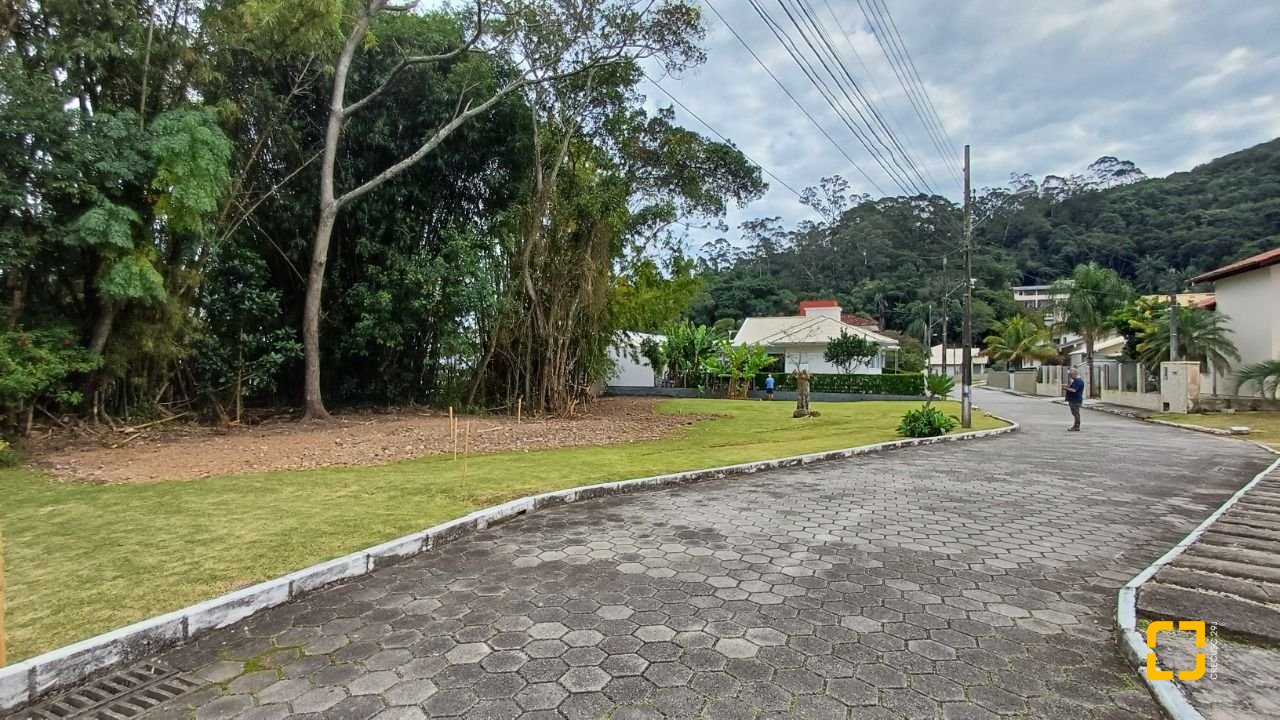 Terreno com 1435m², no bairro Sambaqui em Florianópolis