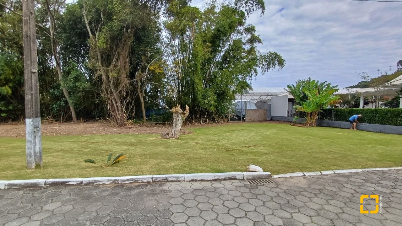 Terreno com 1435m², no bairro Sambaqui em Florianópolis