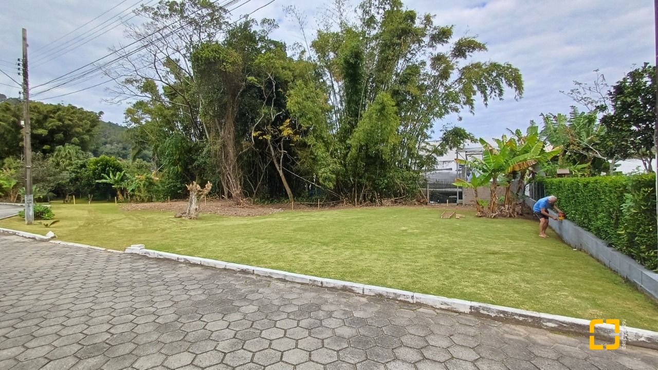 Terreno com 1435m², no bairro Sambaqui em Florianópolis