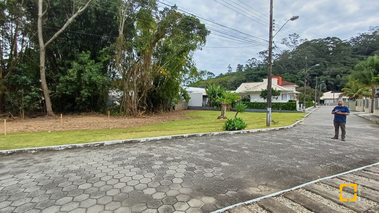 Terreno com 1435m², no bairro Sambaqui em Florianópolis