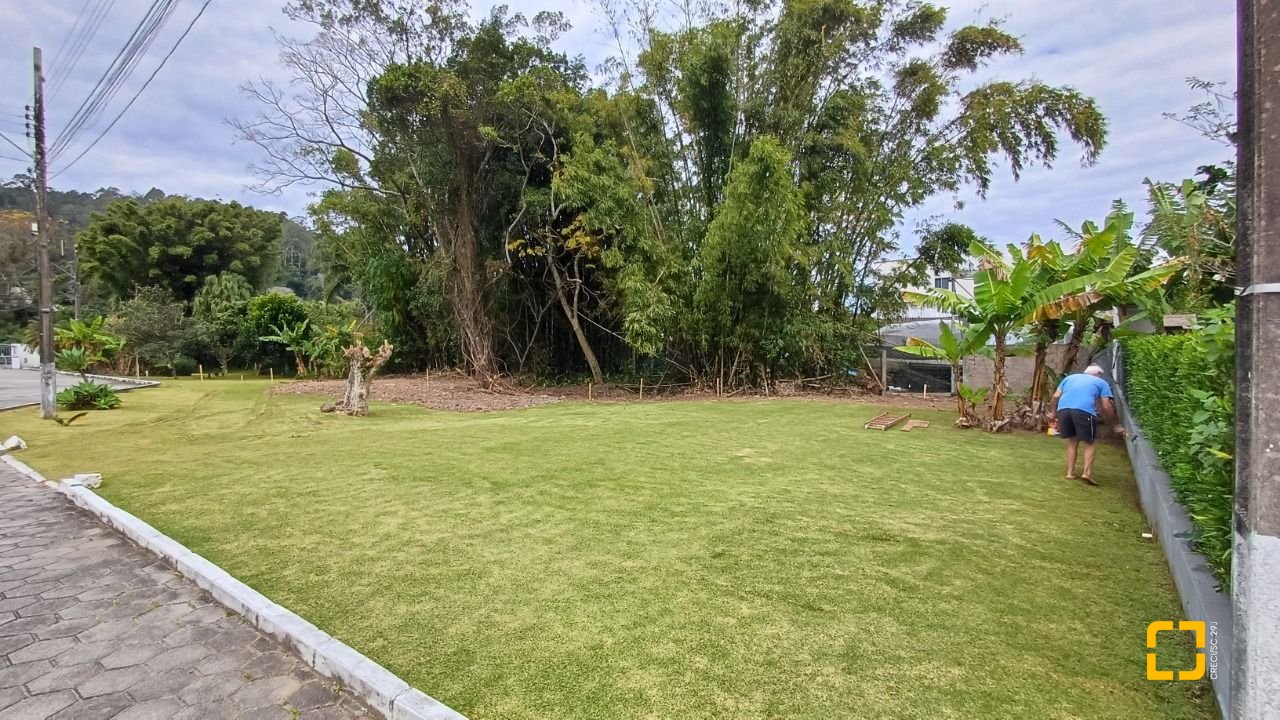 Terreno com 1435m², no bairro Sambaqui em Florianópolis