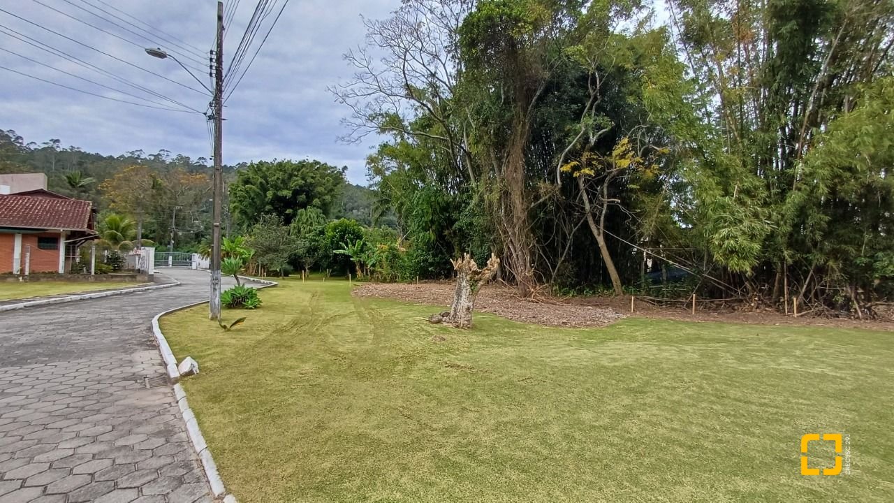 Terreno com 1435m², no bairro Sambaqui em Florianópolis