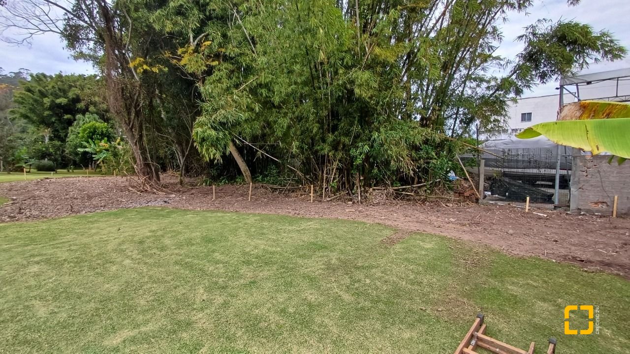 Terreno com 1435m², no bairro Sambaqui em Florianópolis