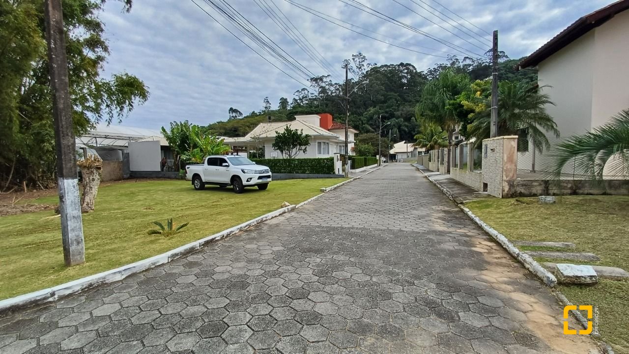 Terreno com 1435m², no bairro Sambaqui em Florianópolis