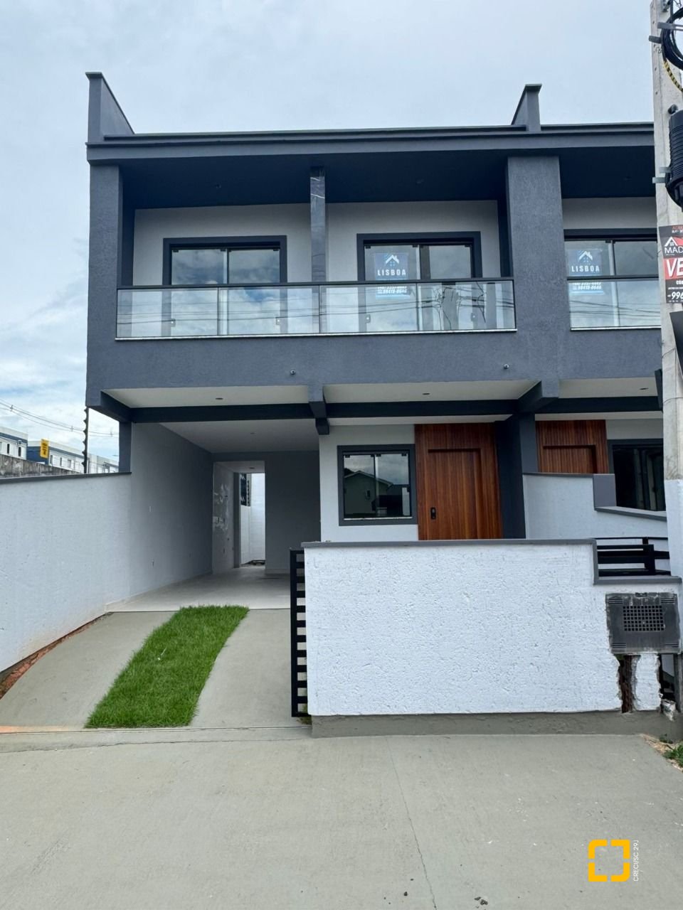 Casa com 84m², 3 quartos (sendo 1 suíte), 2 garagens, no bairro Sertão do Maruim em São José