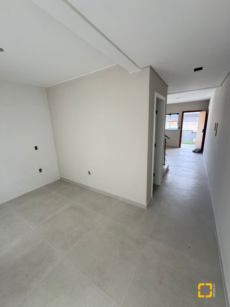 Casa com 84m², 3 quartos (sendo 1 suíte), 2 garagens, no bairro Sertão do Maruim em São José
