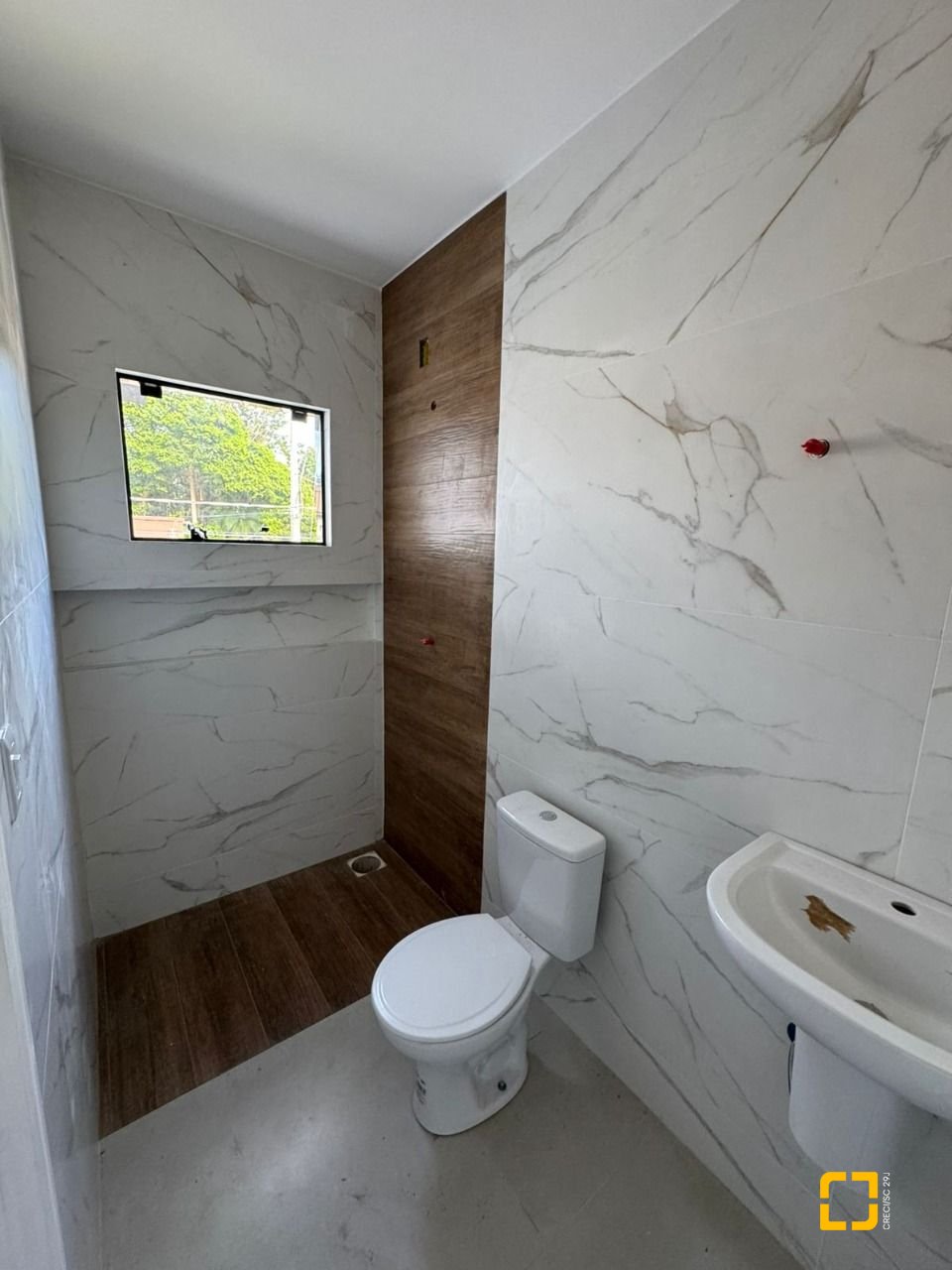 Casa com 84m², 3 quartos (sendo 1 suíte), 2 garagens, no bairro Sertão do Maruim em São José
