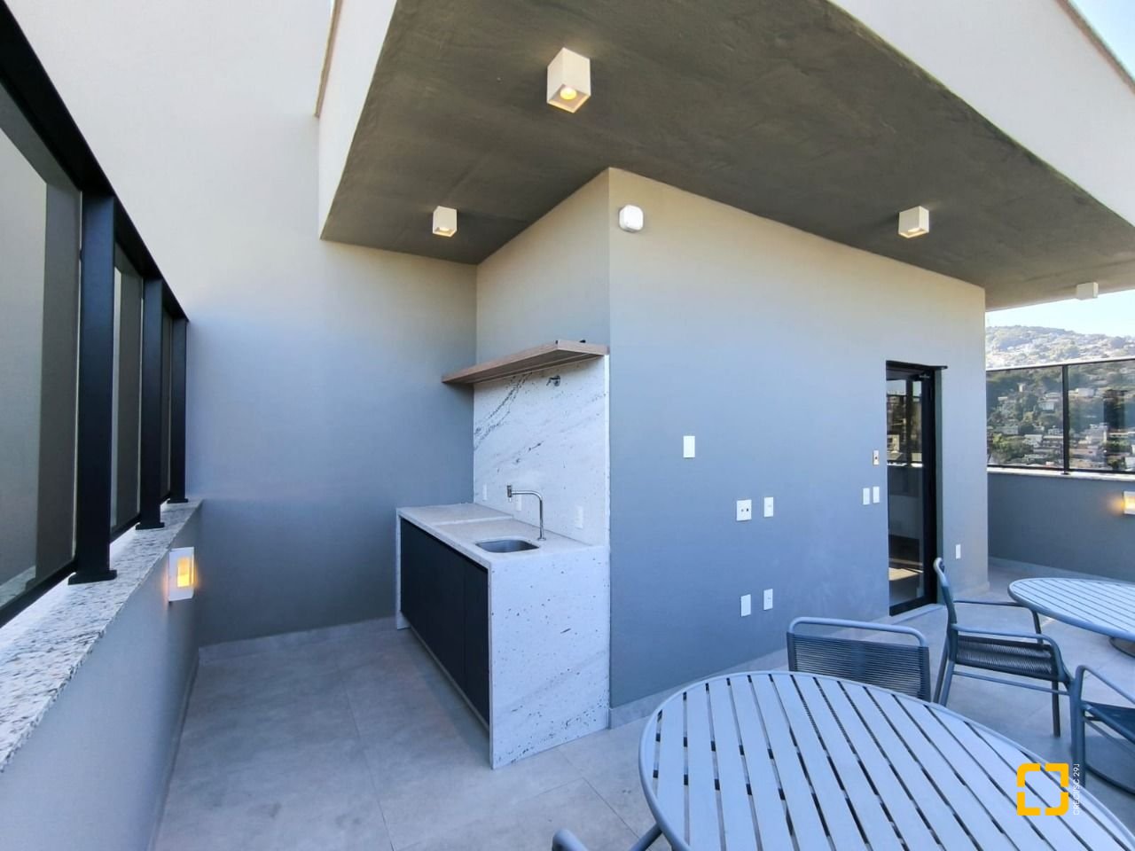 Apartamento com 57m², 1 quarto, 1 garagem, no bairro Centro em Florianópolis