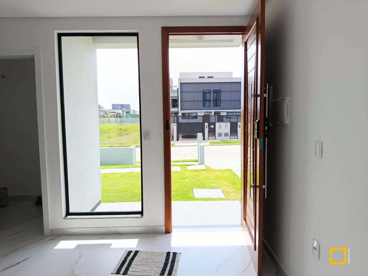 Casa com 99m², 4 quartos (sendo 2 suítes), 1 garagem, no bairro Campeche em Florianópolis