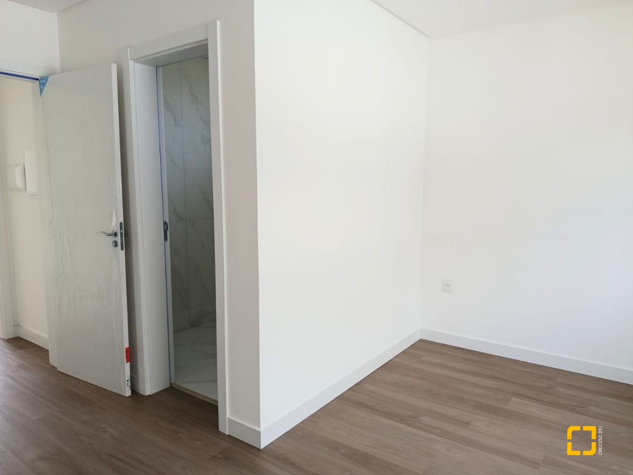 Casa com 99m², 4 quartos (sendo 2 suítes), 1 garagem, no bairro Campeche em Florianópolis