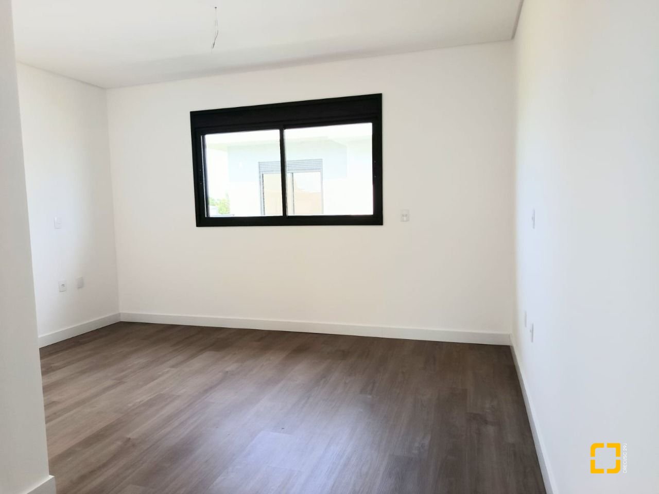Casa com 99m², 4 quartos (sendo 2 suítes), 1 garagem, no bairro Campeche em Florianópolis