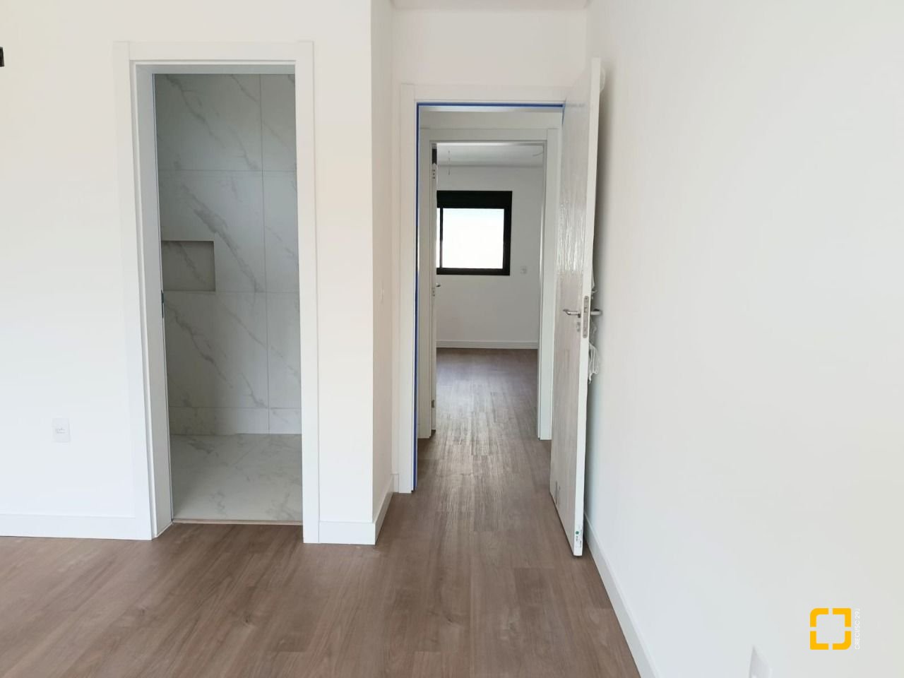 Casa com 99m², 4 quartos (sendo 2 suítes), 1 garagem, no bairro Campeche em Florianópolis