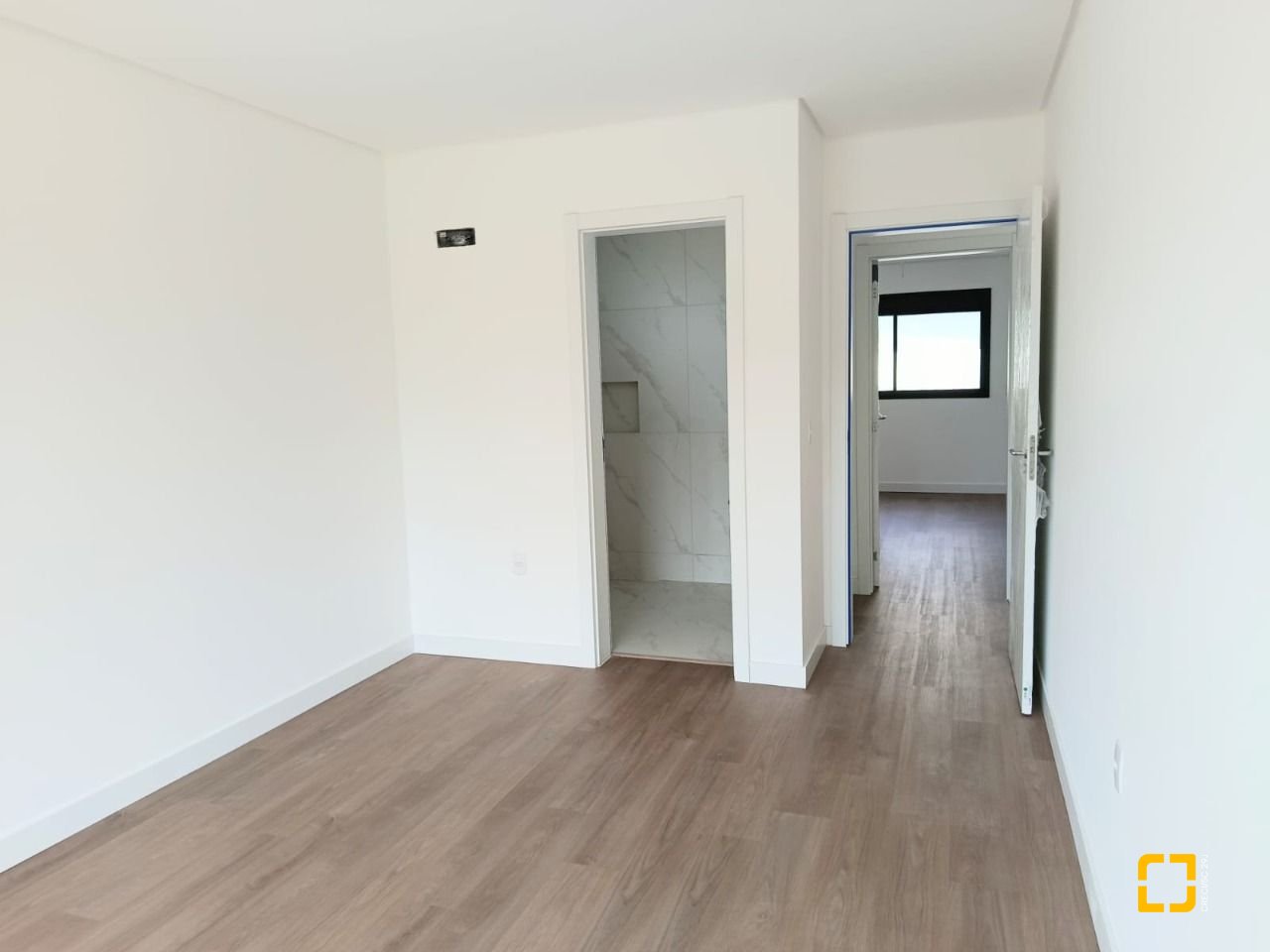 Casa com 99m², 4 quartos (sendo 2 suítes), 1 garagem, no bairro Campeche em Florianópolis