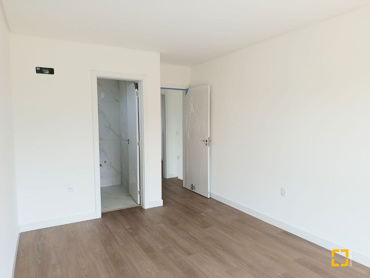 Casa com 99m², 4 quartos (sendo 2 suítes), 1 garagem, no bairro Campeche em Florianópolis