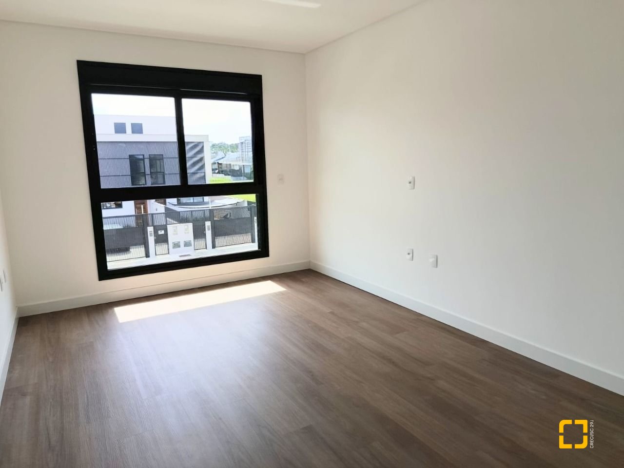 Casa com 99m², 4 quartos (sendo 2 suítes), 1 garagem, no bairro Campeche em Florianópolis