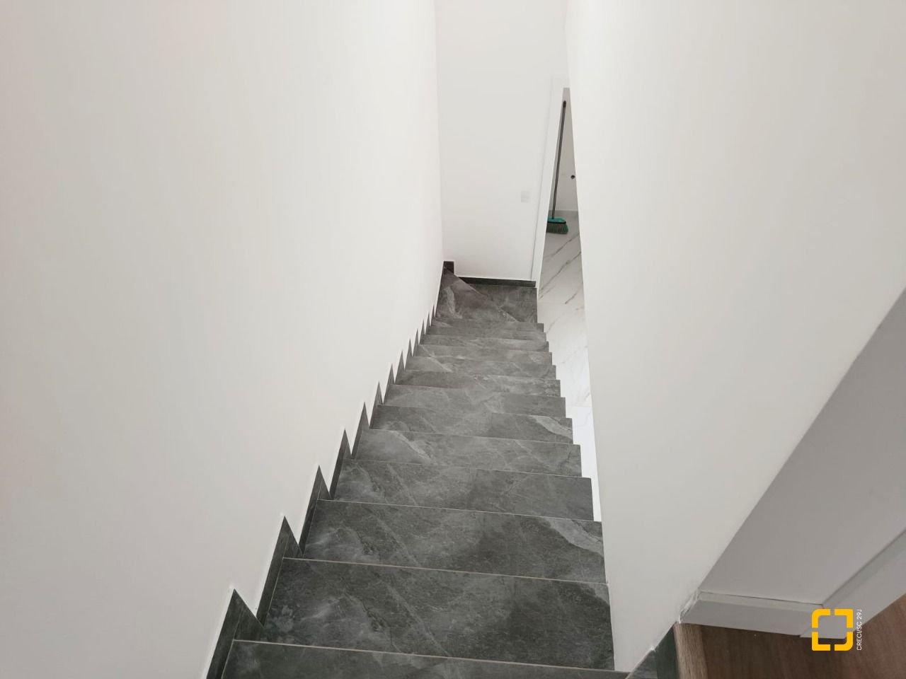 Casa com 99m², 4 quartos (sendo 2 suítes), 1 garagem, no bairro Campeche em Florianópolis