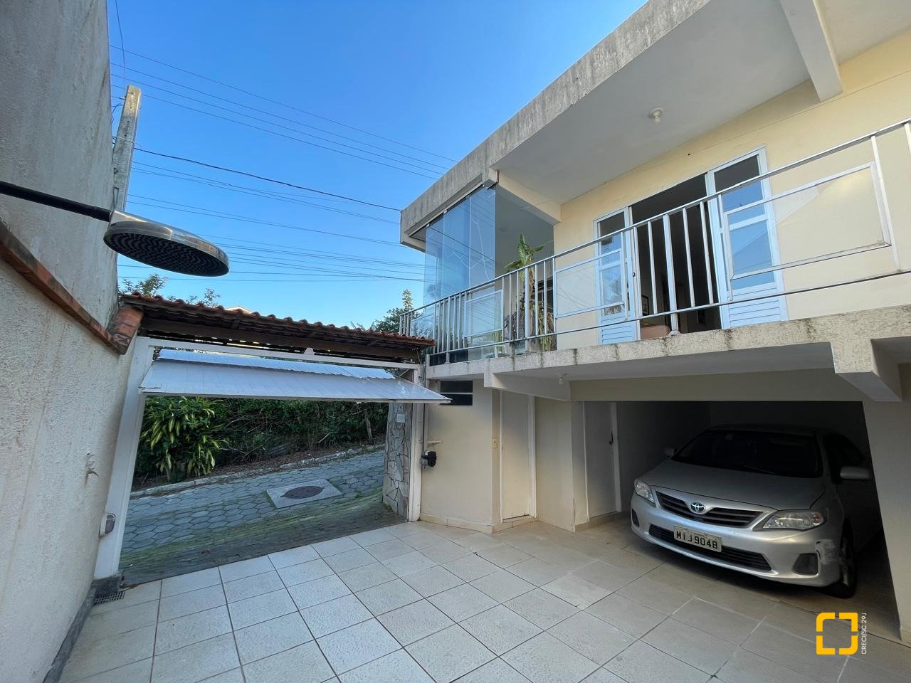 Casa com 225m², 7 quartos (sendo 2 suítes), 4 garagens, no bairro Santinho em Florianópolis