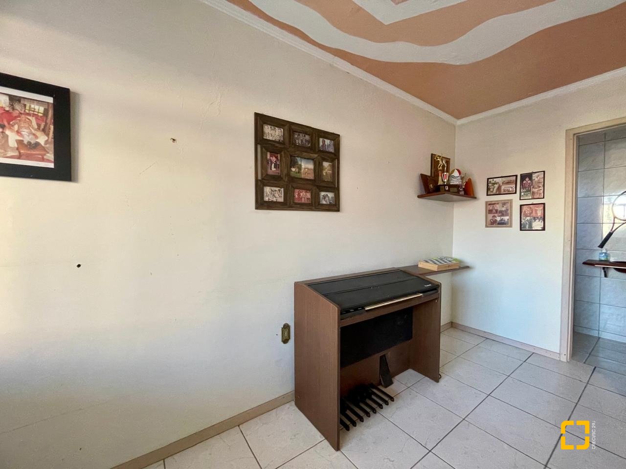 Casa com 225m², 7 quartos (sendo 2 suítes), 4 garagens, no bairro Santinho em Florianópolis