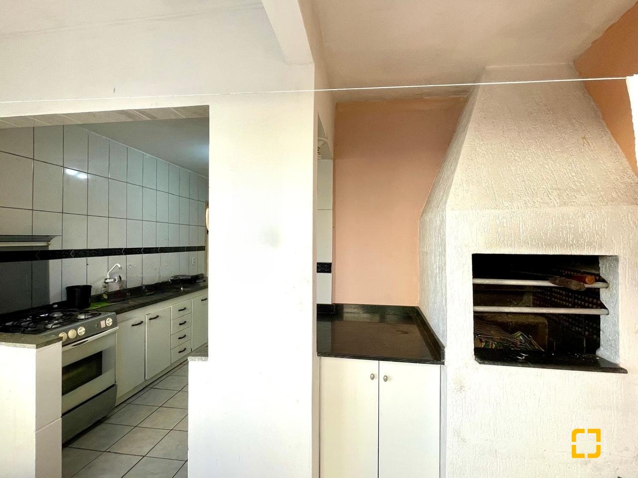 Casa com 225m², 7 quartos (sendo 2 suítes), 4 garagens, no bairro Santinho em Florianópolis