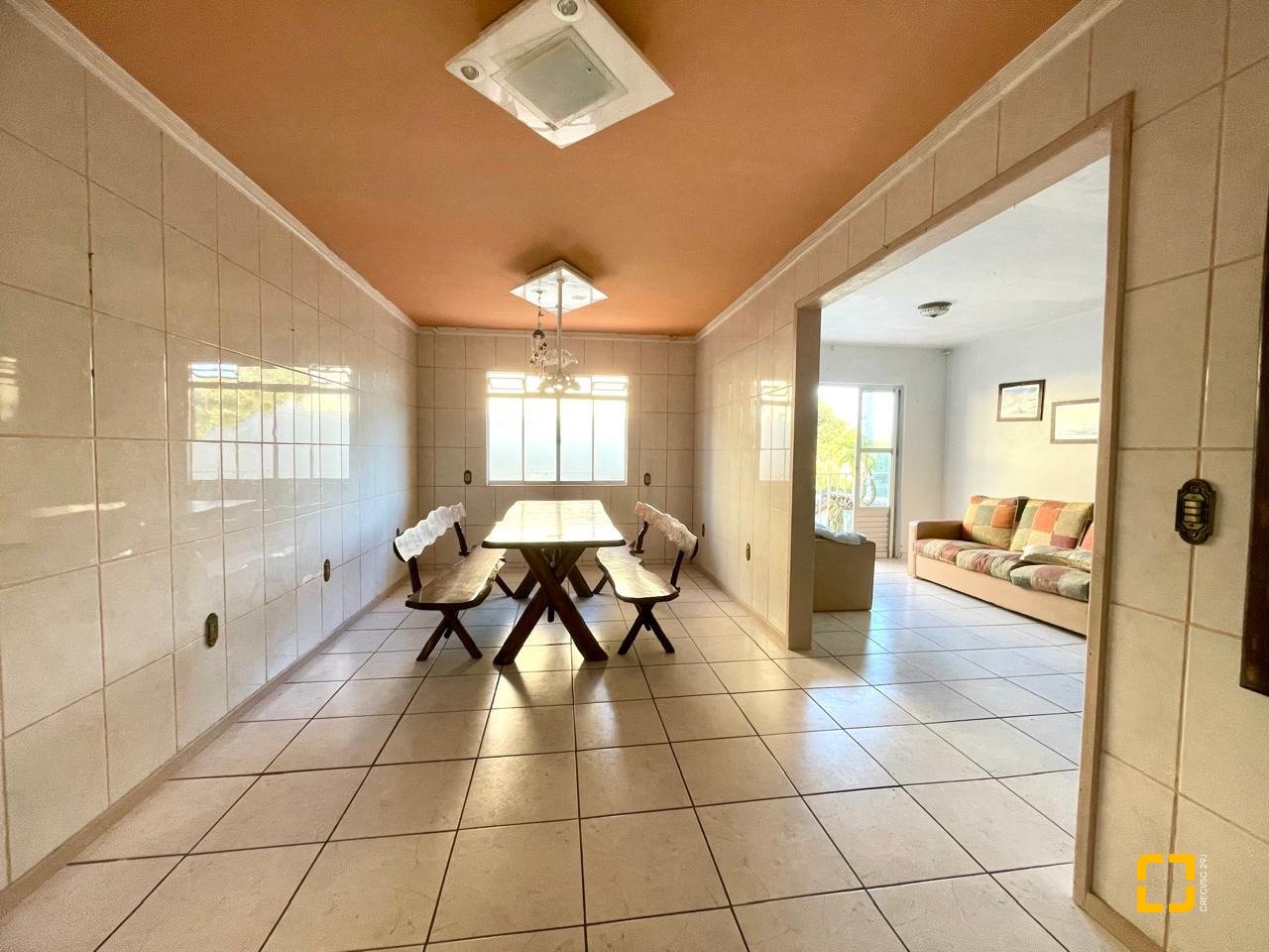 Casa com 225m², 7 quartos (sendo 2 suítes), 4 garagens, no bairro Santinho em Florianópolis
