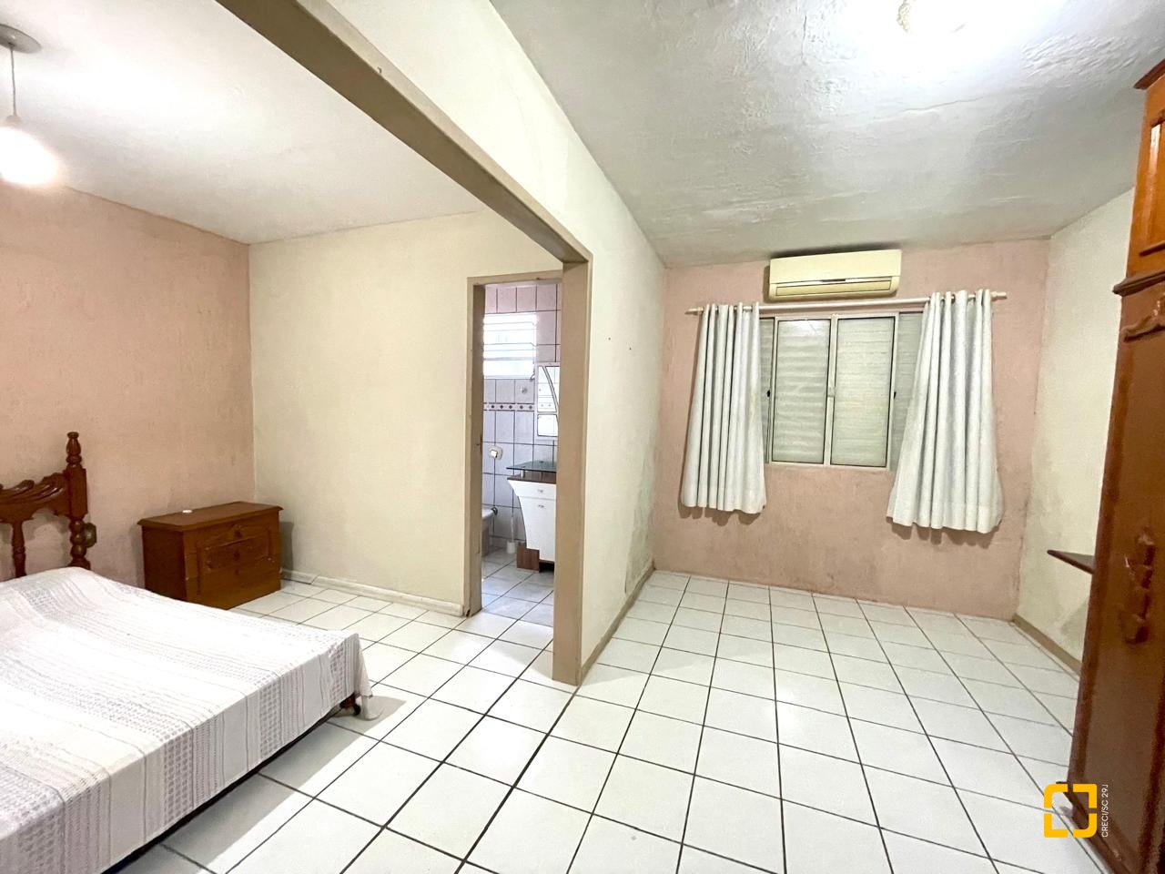 Casa com 225m², 7 quartos (sendo 2 suítes), 4 garagens, no bairro Santinho em Florianópolis