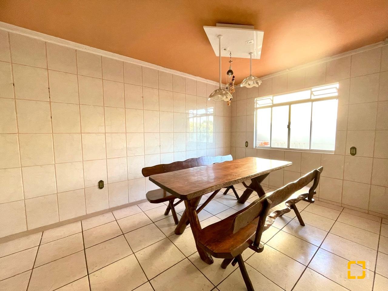 Casa com 225m², 7 quartos (sendo 2 suítes), 4 garagens, no bairro Santinho em Florianópolis