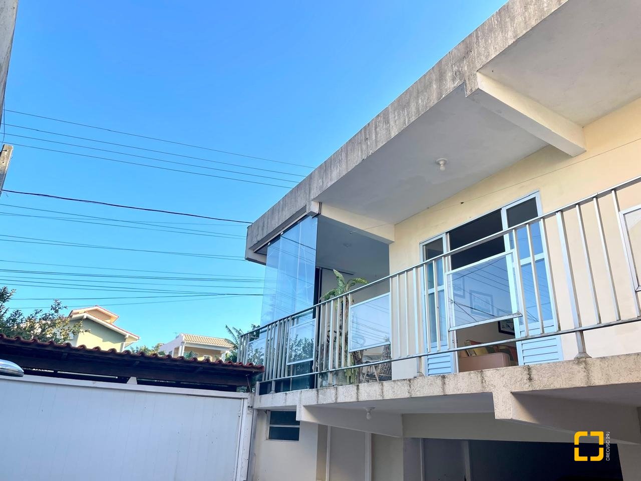 Casa com 225m², 7 quartos (sendo 2 suítes), 4 garagens, no bairro Santinho em Florianópolis