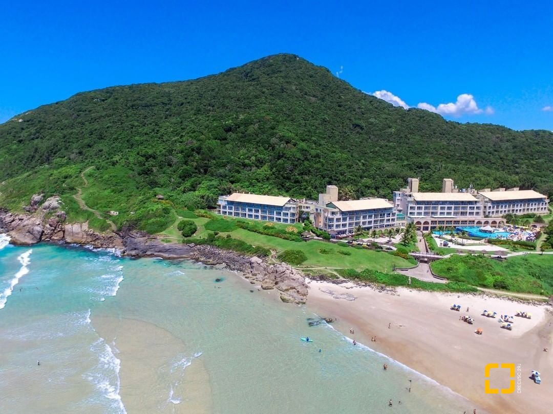 Casa com 225m², 7 quartos (sendo 2 suítes), 4 garagens, no bairro Santinho em Florianópolis