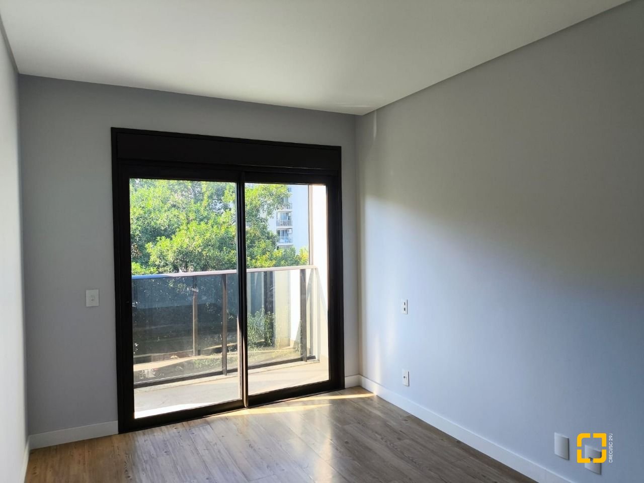 Apartamento com 69m², 4 quartos (sendo 2 suítes), 2 garagens, no bairro Centro em Florianópolis