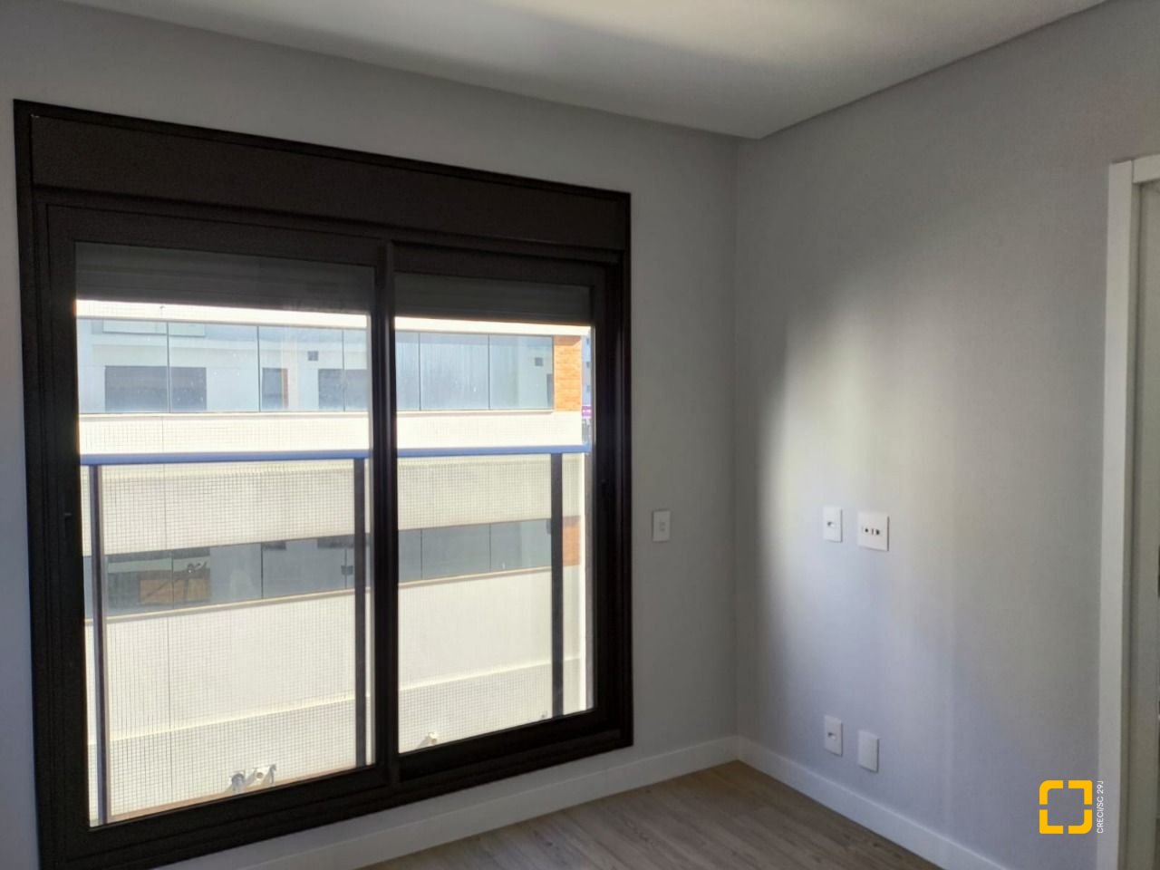 Apartamento com 69m², 4 quartos (sendo 2 suítes), 2 garagens, no bairro Centro em Florianópolis