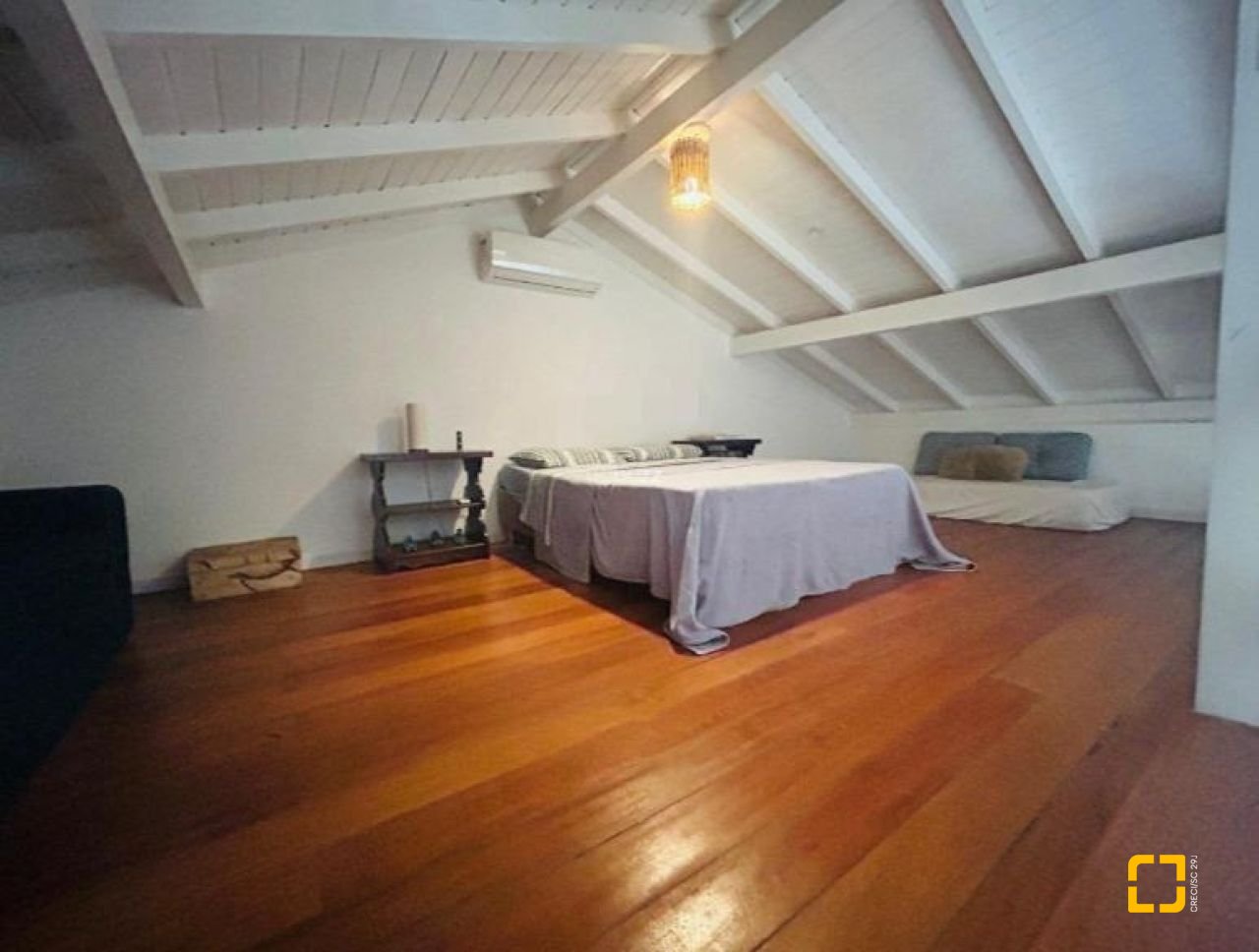 Apartamento com 72m², 4 quartos (sendo 1 suíte), 1 garagem, no bairro Lagoa de Conceição em Florianópolis