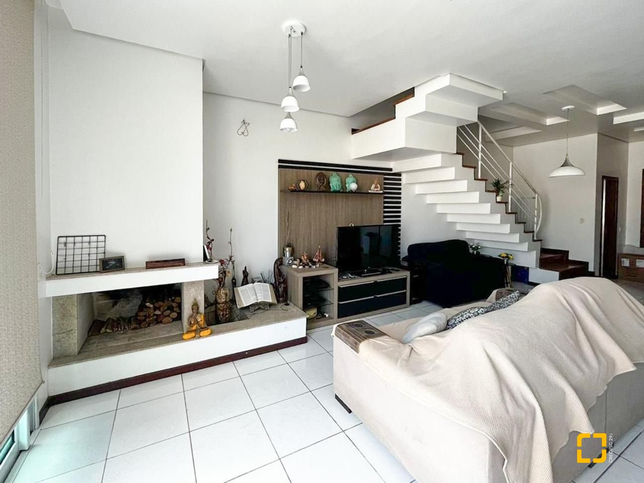 Casa com 247m², 4 quartos (sendo 1 suíte), 2 garagens, no bairro Campeche em Florianópolis