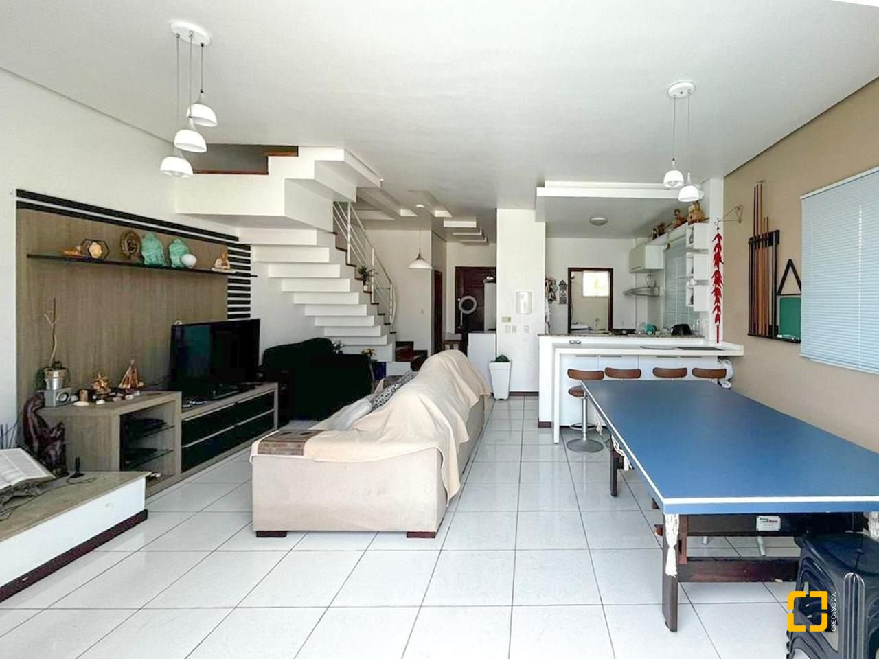 Casa com 247m², 4 quartos (sendo 1 suíte), 2 garagens, no bairro Campeche em Florianópolis