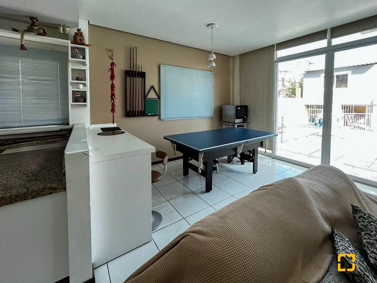 Casa com 247m², 4 quartos (sendo 1 suíte), 2 garagens, no bairro Campeche em Florianópolis