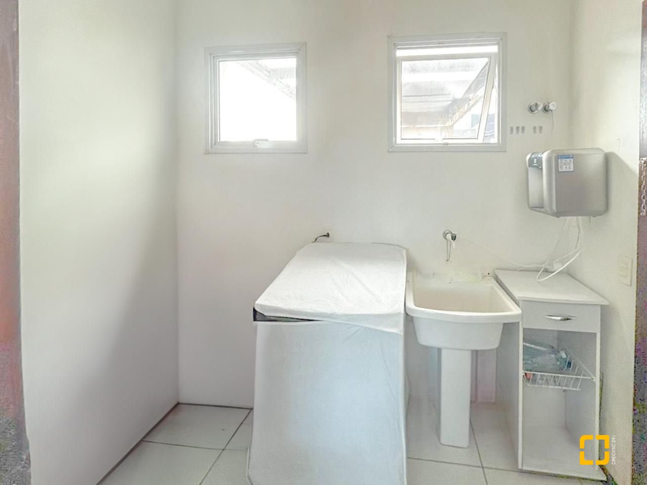 Casa com 247m², 4 quartos (sendo 1 suíte), 2 garagens, no bairro Campeche em Florianópolis