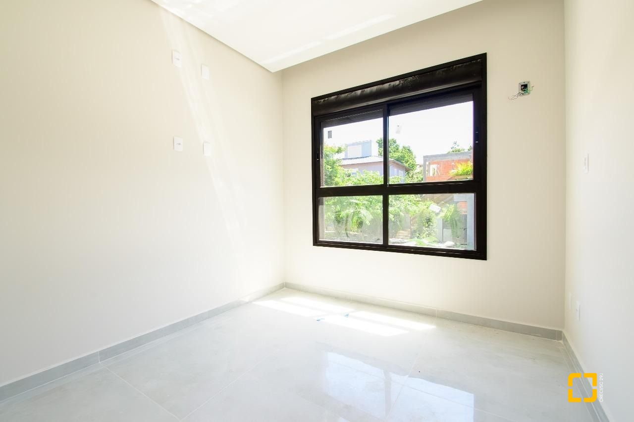 Apartamento com 63m², 3 quartos (sendo 1 suíte), 1 garagem, no bairro Santinho em Florianópolis