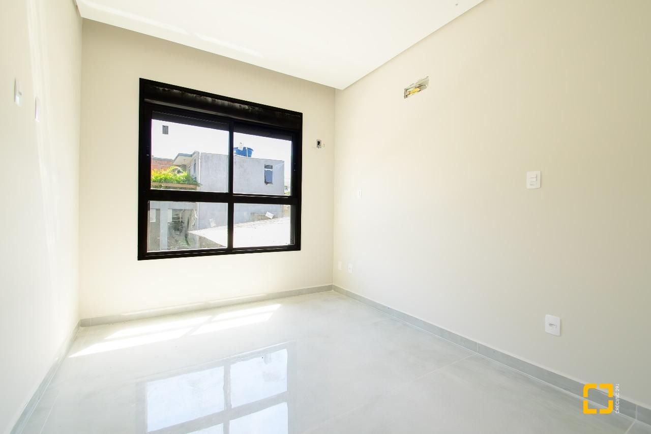 Apartamento com 63m², 3 quartos (sendo 1 suíte), 1 garagem, no bairro Santinho em Florianópolis