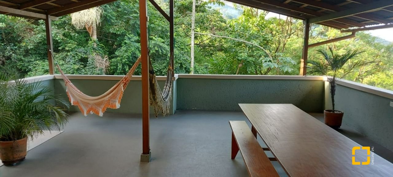 Casa com 200m², 4 quartos (sendo 1 suíte), 2 garagens, no bairro Lagoa da Conceição em Florianópolis
