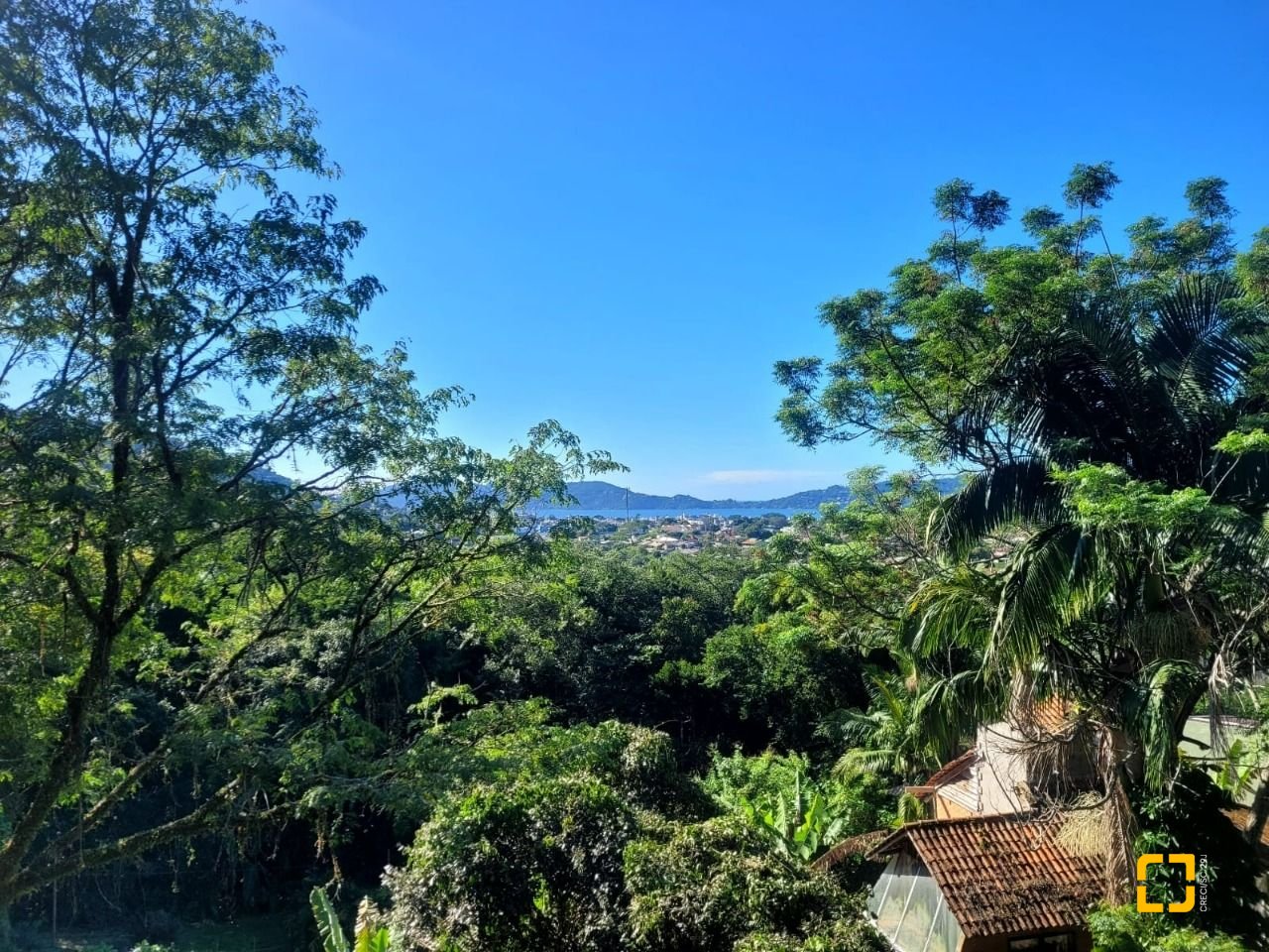Casa com 200m², 4 quartos (sendo 1 suíte), 2 garagens, no bairro Lagoa da Conceição em Florianópolis