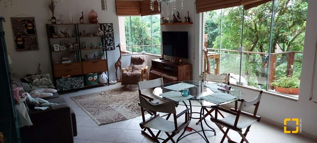 Casa com 200m², 4 quartos (sendo 1 suíte), 2 garagens, no bairro Lagoa da Conceição em Florianópolis