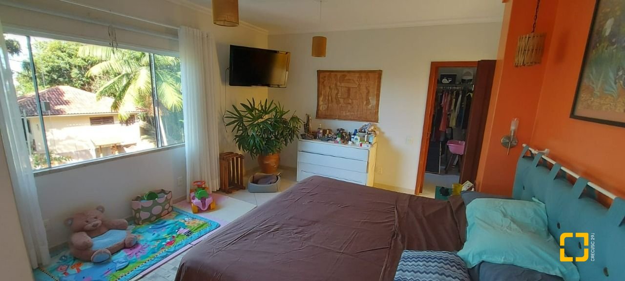Casa com 200m², 4 quartos (sendo 1 suíte), 2 garagens, no bairro Lagoa da Conceição em Florianópolis