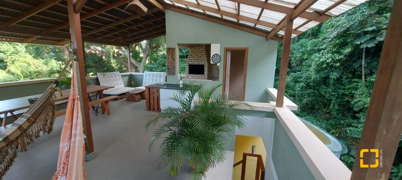 Casa com 200m², 4 quartos (sendo 1 suíte), 2 garagens, no bairro Lagoa da Conceição em Florianópolis