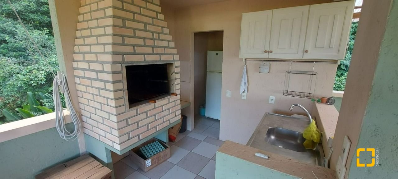 Casa com 200m², 4 quartos (sendo 1 suíte), 2 garagens, no bairro Lagoa da Conceição em Florianópolis