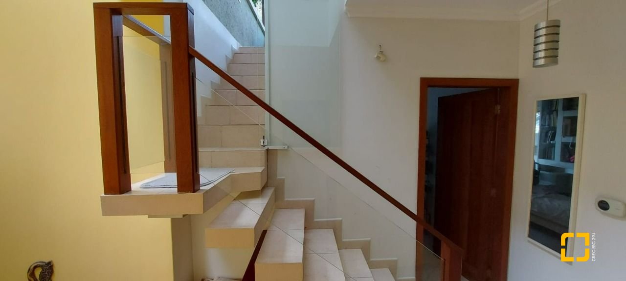 Casa com 200m², 4 quartos (sendo 1 suíte), 2 garagens, no bairro Lagoa da Conceição em Florianópolis