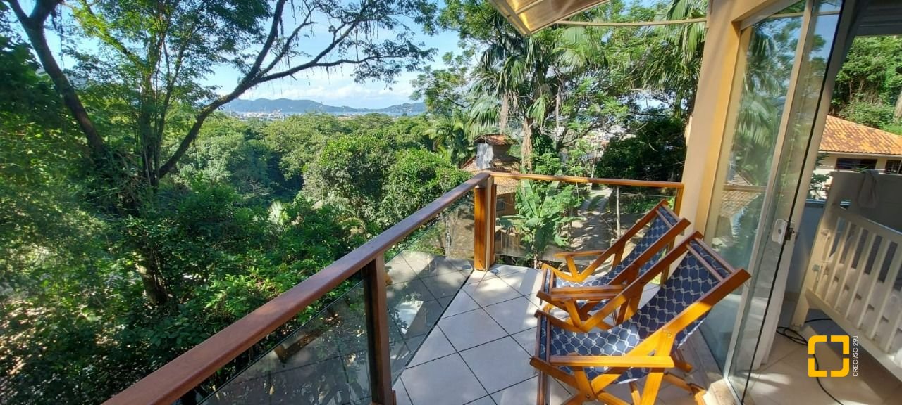 Casa com 200m², 4 quartos (sendo 1 suíte), 2 garagens, no bairro Lagoa da Conceição em Florianópolis