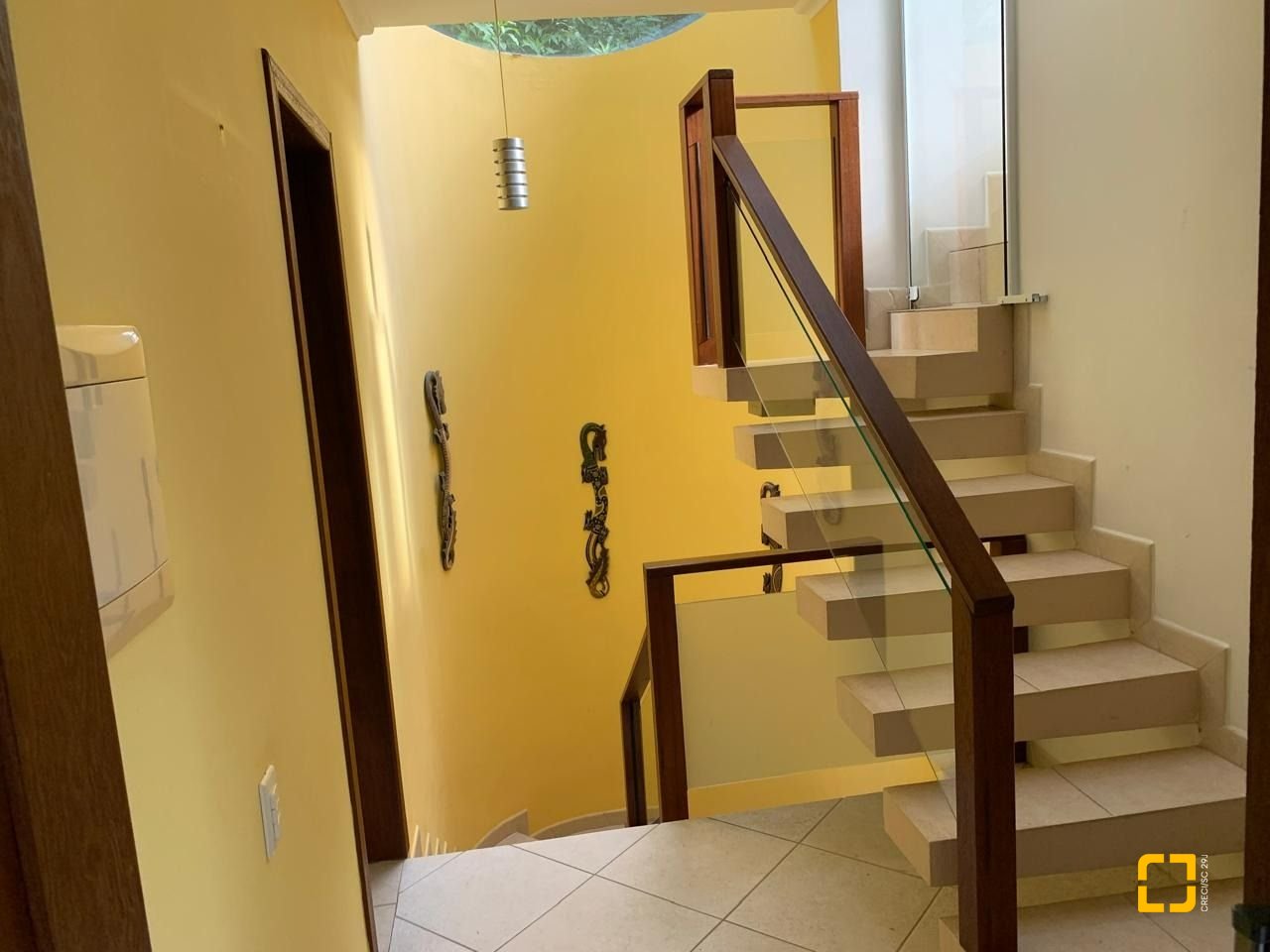 Casa com 200m², 4 quartos (sendo 1 suíte), 2 garagens, no bairro Lagoa da Conceição em Florianópolis