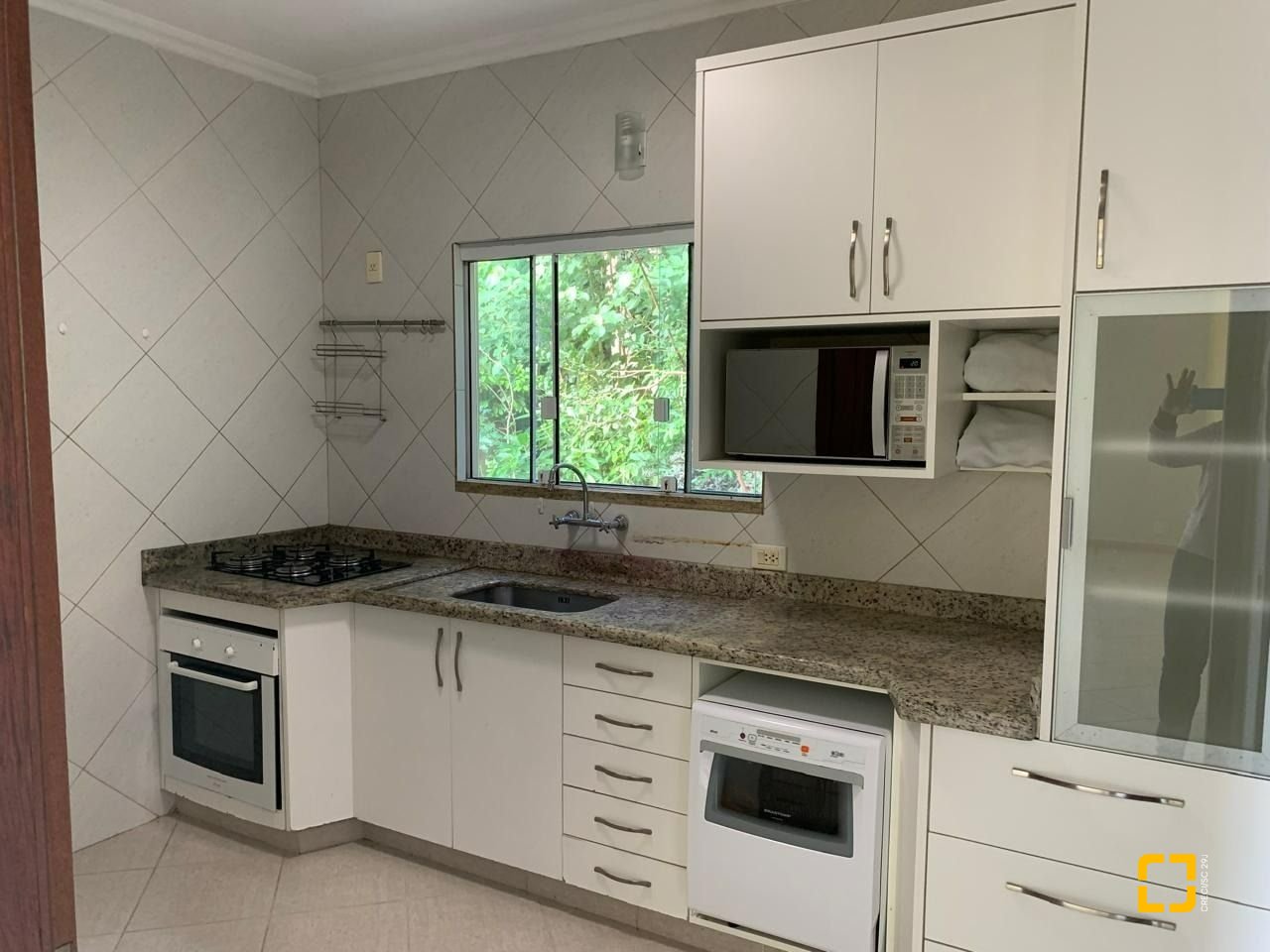 Casa com 200m², 4 quartos (sendo 1 suíte), 2 garagens, no bairro Lagoa da Conceição em Florianópolis