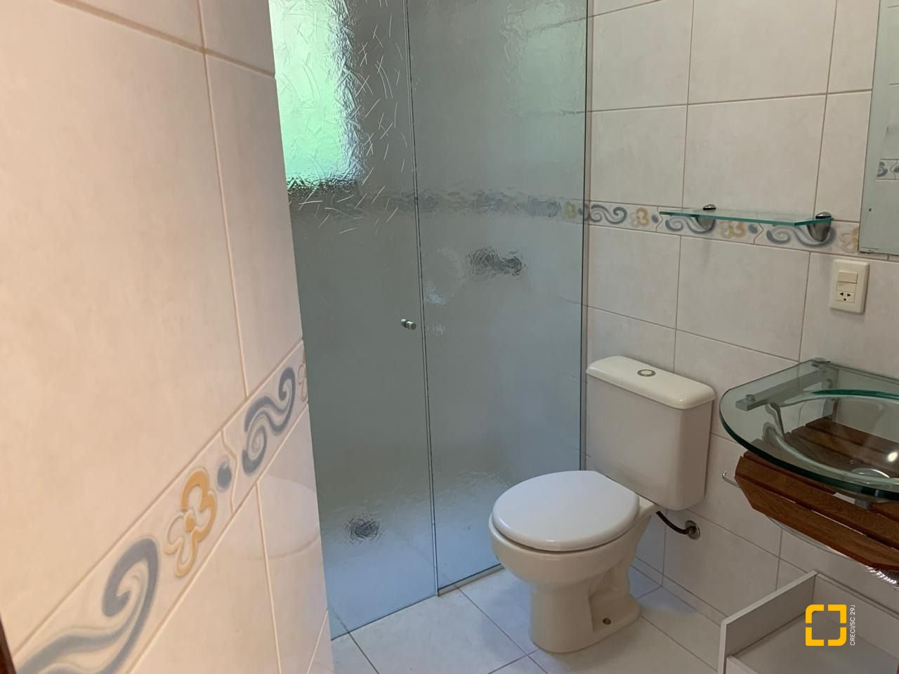 Casa com 200m², 4 quartos (sendo 1 suíte), 2 garagens, no bairro Lagoa da Conceição em Florianópolis