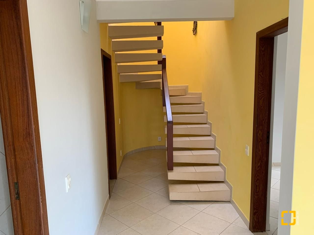 Casa com 200m², 4 quartos (sendo 1 suíte), 2 garagens, no bairro Lagoa da Conceição em Florianópolis