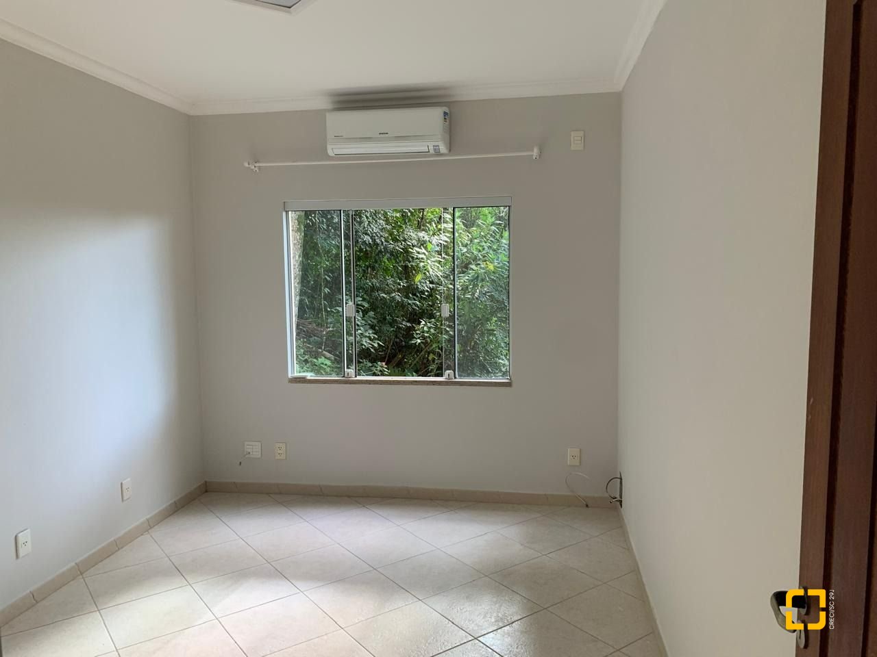 Casa com 200m², 4 quartos (sendo 1 suíte), 2 garagens, no bairro Lagoa da Conceição em Florianópolis